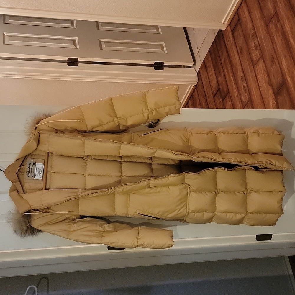 Cabela's Size 10 Goose Down Puffer Jacket with fox fur hood